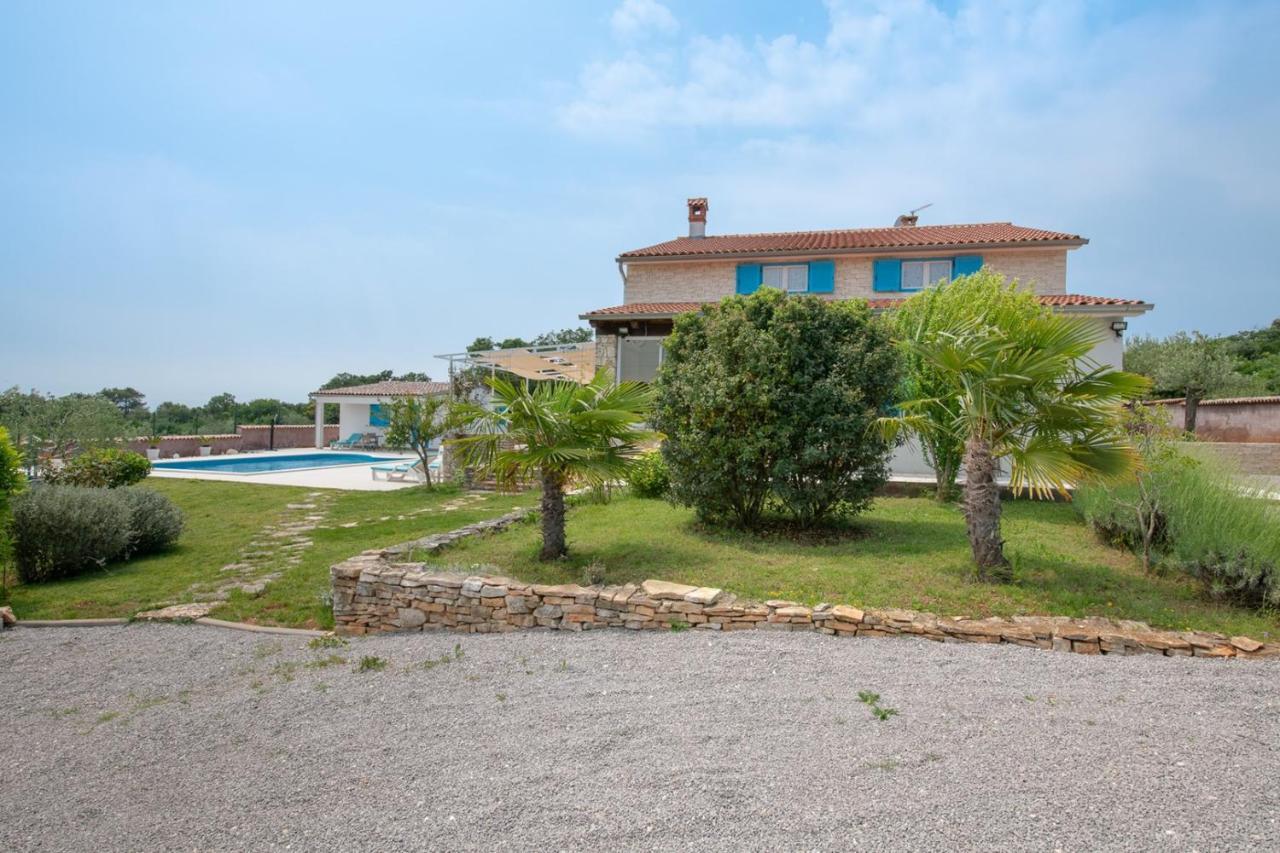 Tanga Villa *